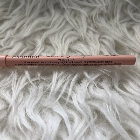 ESSENCE Light up your eyes! Inner Rim Eye Pencil Shade 02 Peachy Day - Picture 2 of 3